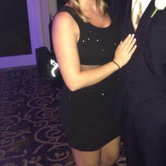 Sparkly mini dress with small mesh cut out - Picture 1 of 2